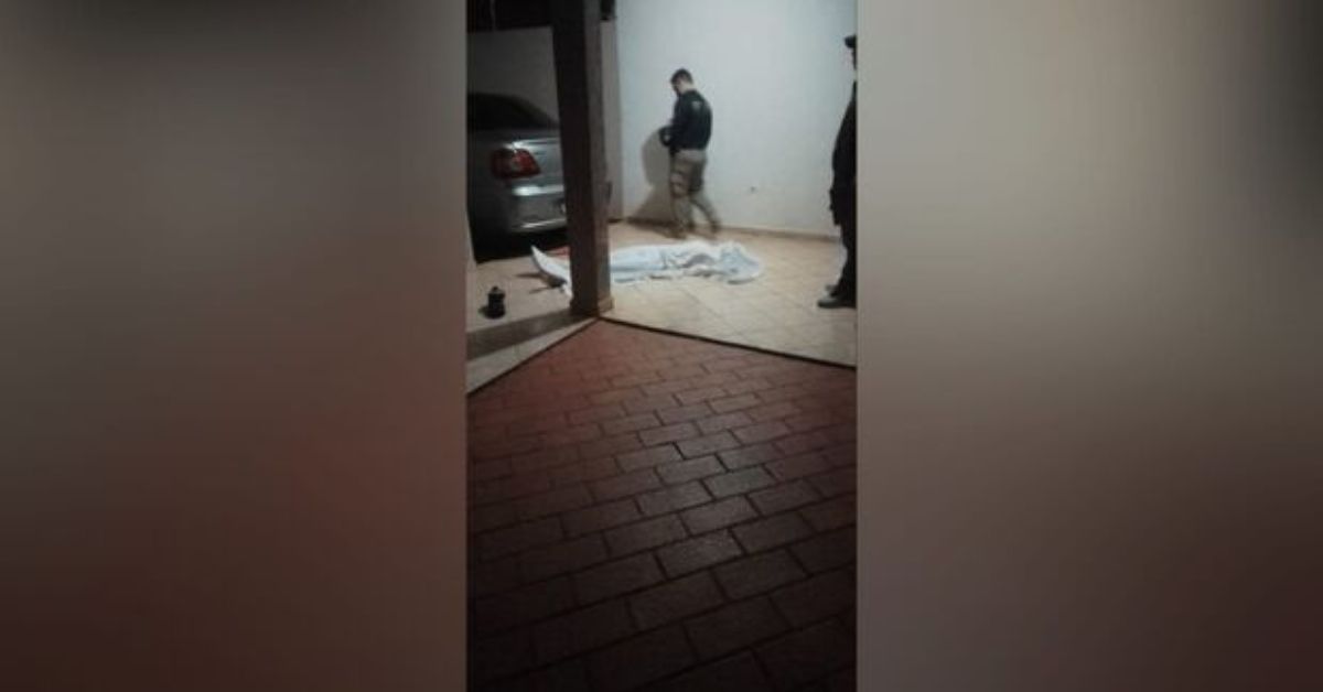 Mulher perde a vida ao ser atropelada pelo próprio carro na garagem de sua casa 31 FN+
