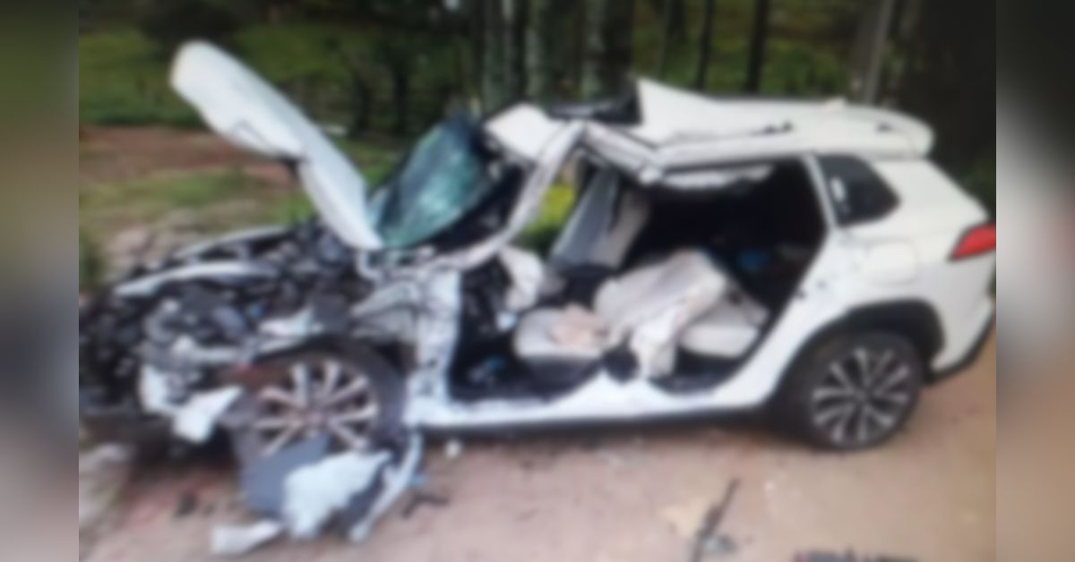 Vídeo flagra acidente envolvendo carreta e dois carros que deixou vítimas e destruição 31 FN+