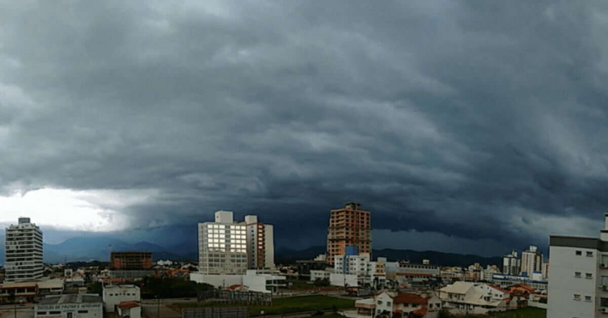 granizo, ventos de até 100km/h e ondas enormes preocupam população; regiões são listadas 31 FN+