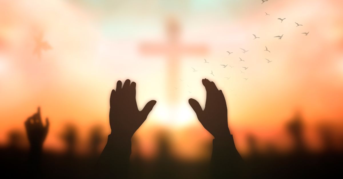 Quem é a famosa cantora gospel que teria sido flagrada bebendo em um bar antes do culto 31 FN+