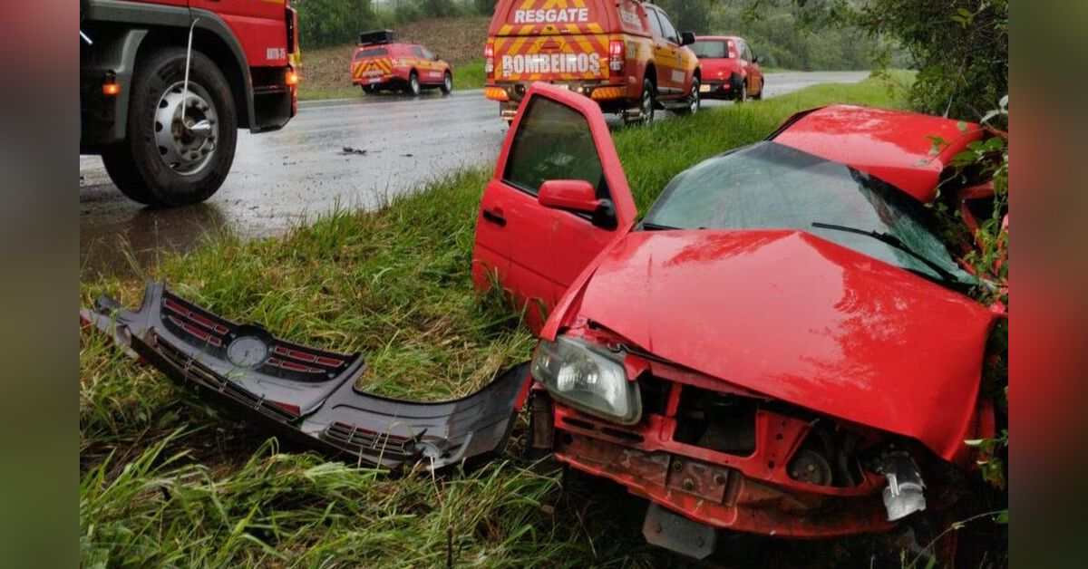 Acidente grave na BR-470 deixa vítima fatal e rastro de destruição 31 FN+
