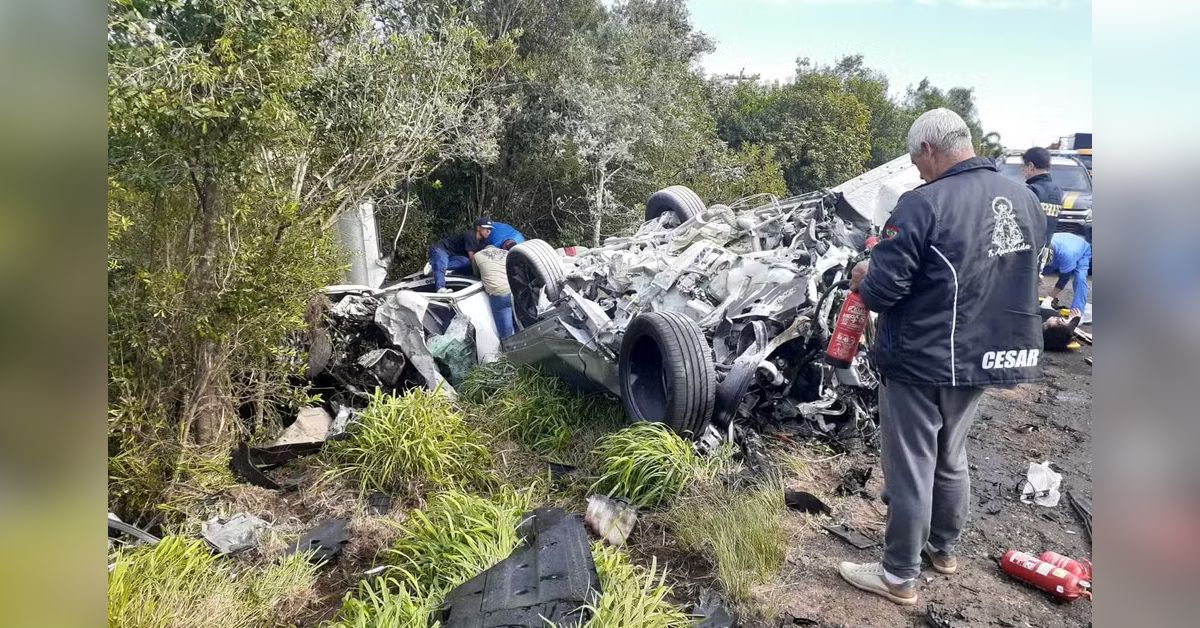 Colisão entre dois carros de luxo deixou vítimas fatais, entre elas a empresária de famosa banda 31 FN+