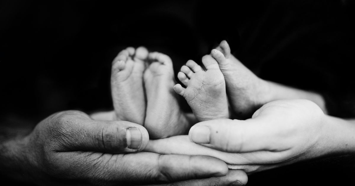 Bebê gêmea morre em grave acidente na garagem de casa; caso gera alerta importantíssimo 31 FN+