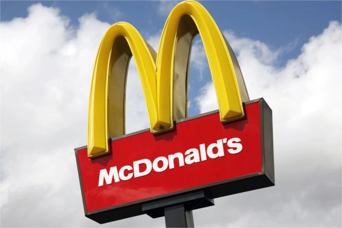 Para acabar com a fila, rapaz ateia fogo no McDonald's, mas paga caro por isso 34 1News Brasil