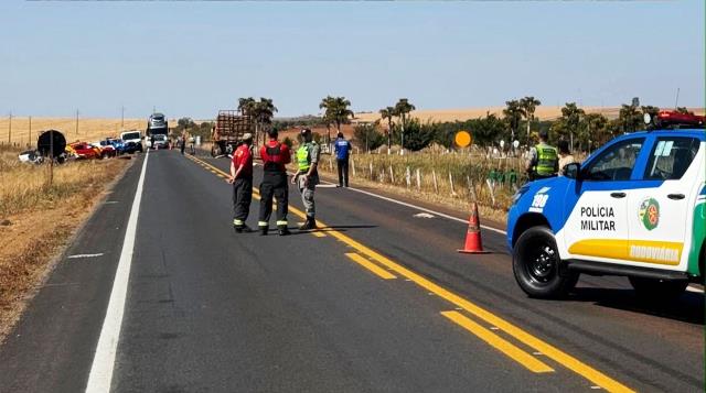TRAGÉDIA NA CHAPADA – Acidente com ambulância mata casal na GO 118. Mulher estava grávida. 39 1723860080 518 TRAGEDIA NA CHAPADA – Acidente com ambulancia mata casal na