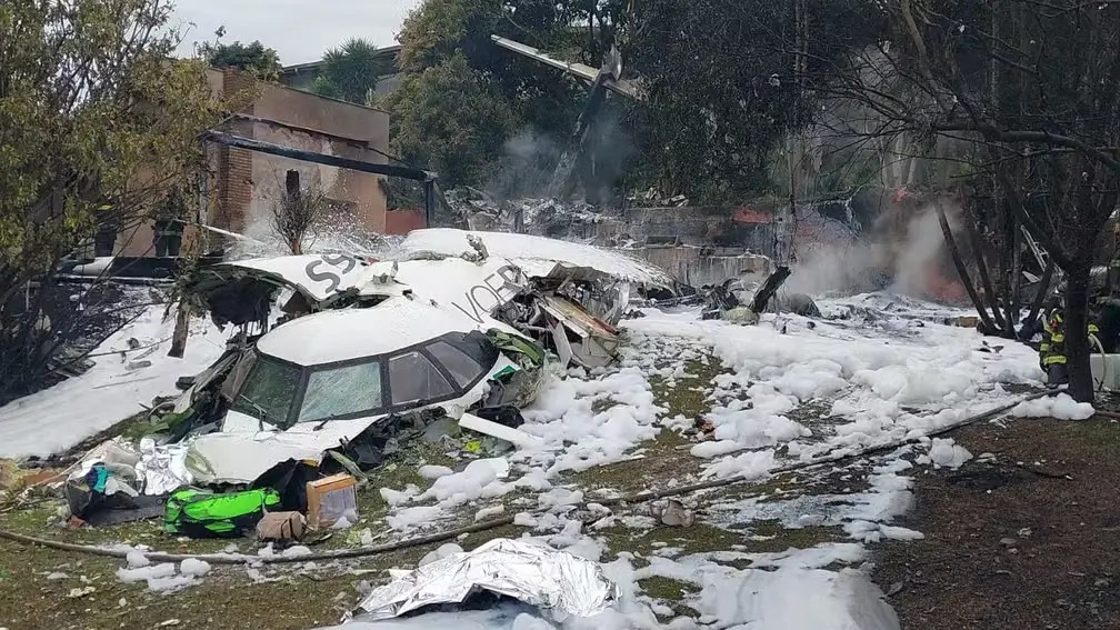 Tragédia Inimaginável: Avião Cai em Vinhedo e Deixa Comunidade em Choque com Imagens Devastadoras 38 1724014703 605 Tragedia Inimaginavel Aviao Cai em Vinhedo e Deixa Comunidade em.webp