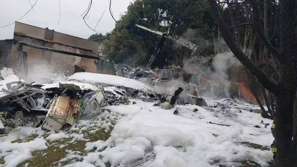 Tragédia Inimaginável: Avião Cai em Vinhedo e Deixa Comunidade em Choque com Imagens Devastadoras 39 1724014703 769 Tragedia Inimaginavel Aviao Cai em Vinhedo e Deixa Comunidade em.webp