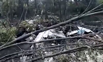 Queda de aviao que transportava turistas deixa rastro de destruicao.jpg