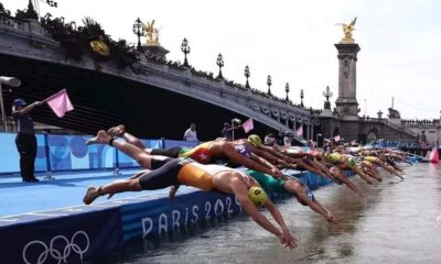 Triatletas sao hospitalizados apos nadarem no rio Sena Belgica abandona.jpg