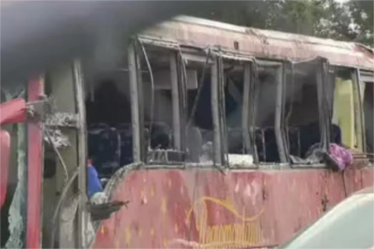 Acidente com ônibus em frente a escola deixa 11 mortos e muitos feridos em estado gravíssimo 31 1News Brasil