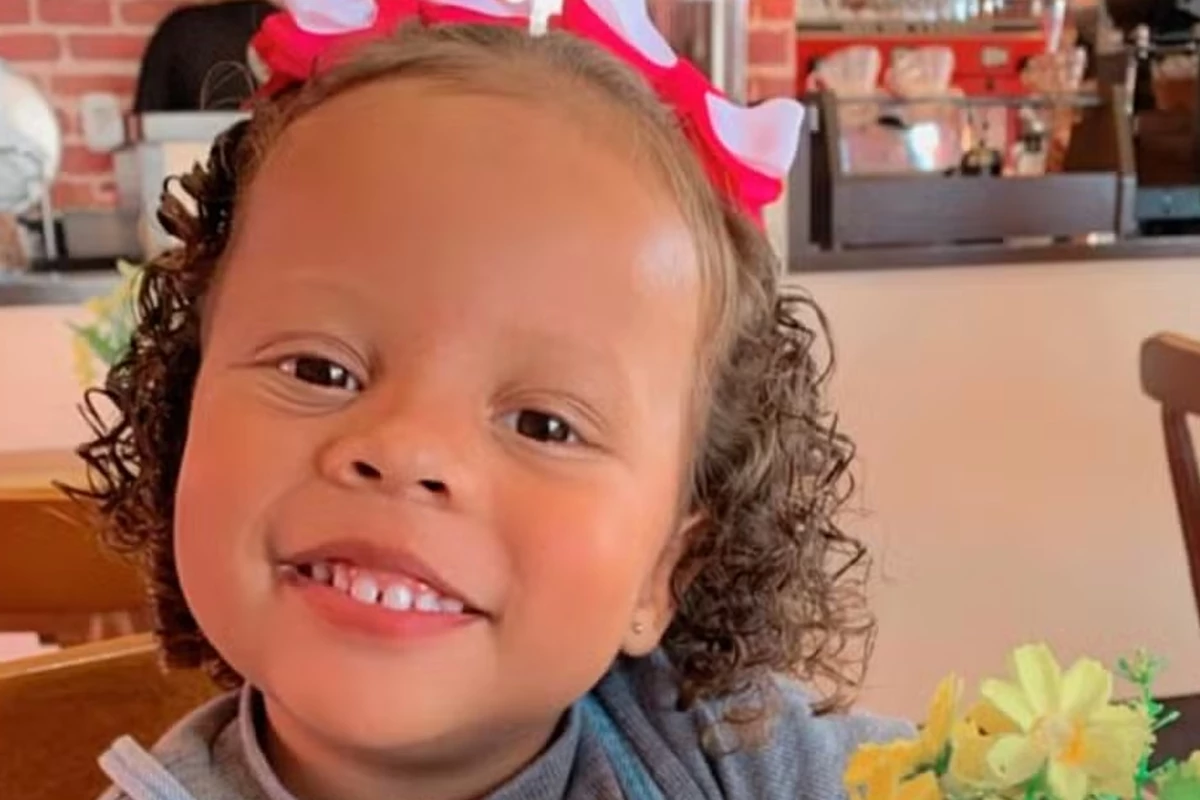 Menina de 3 anos baleada na cabeça no RJ passa por cirurgia; avó desabafa: 'Hoje foi minha neta' 31 1News Brasil