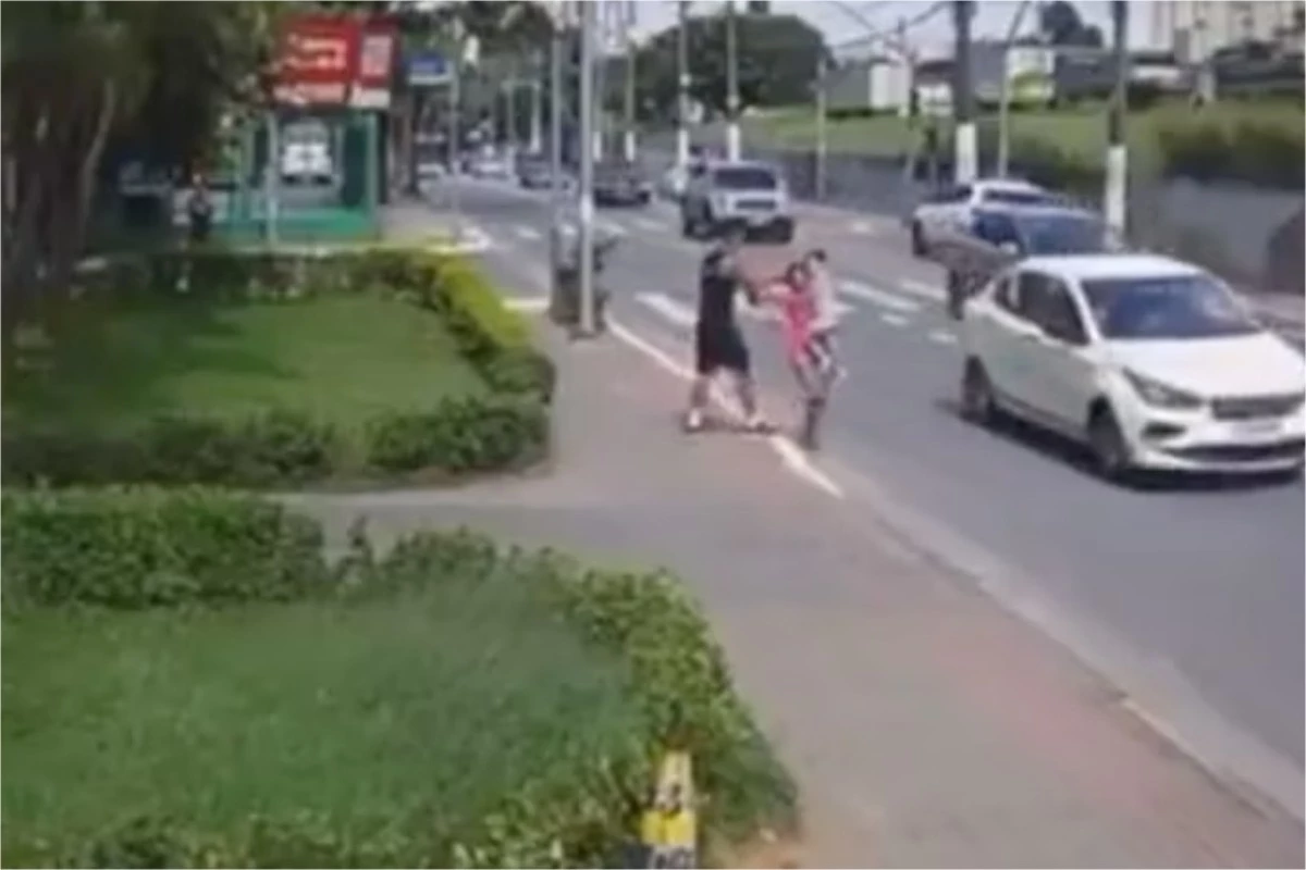 homem tenta sequestrar criança ao arrancá-la dos braços de uma mulher, mas algo inesperado acontece 31 1News Brasil