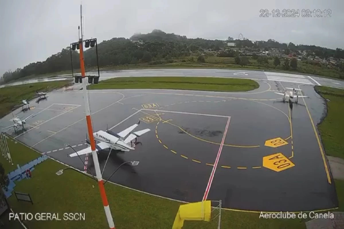 Vídeo mostra o avião de passageiros que caiu em Gramado taxiando pouco antes da decolagem; governador diz que todos faleceram 31 1News Brasil