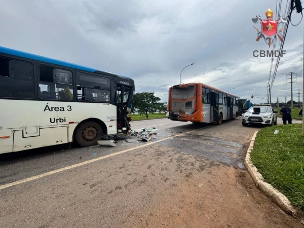 engavetamento envolvendo tres onibus deixa varias vitimas inclusive uma crianca