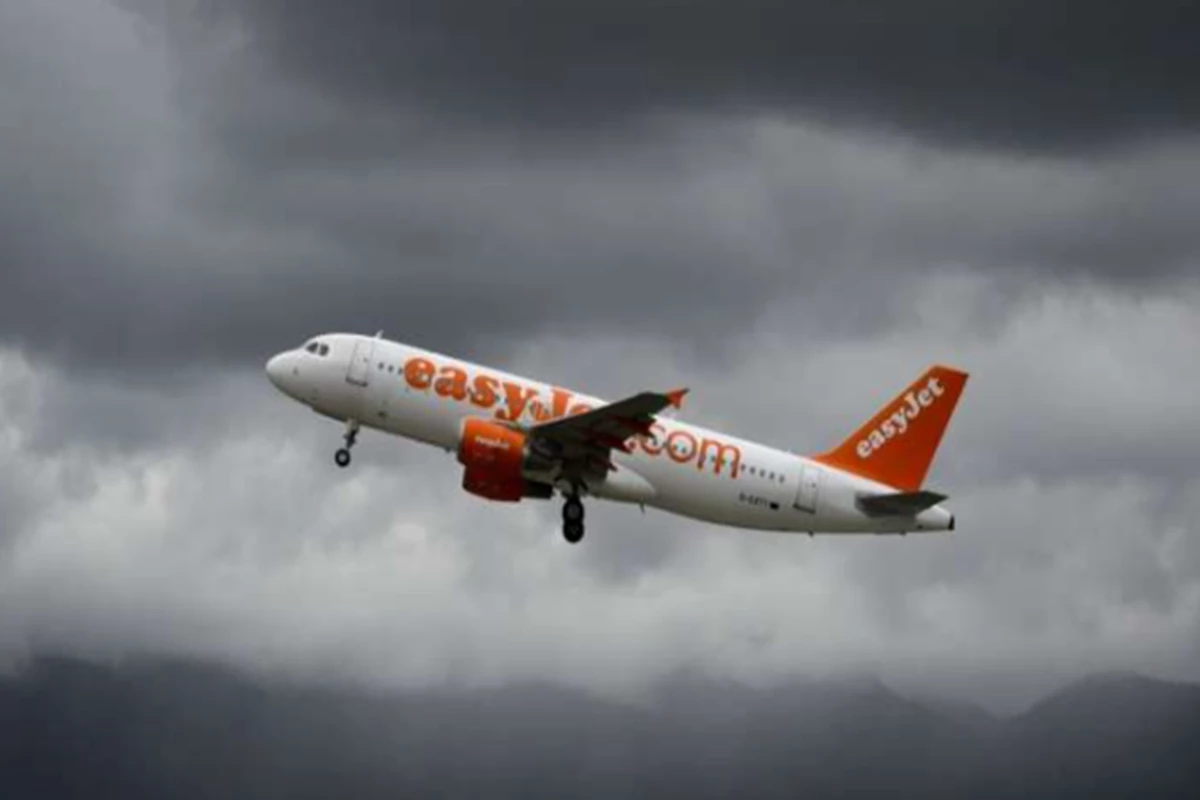 Adolescente tem ataque de fúria, tenta abrir porta do avião e passageiros vivem momentos de terror em pleno voo 31 1News Brasil