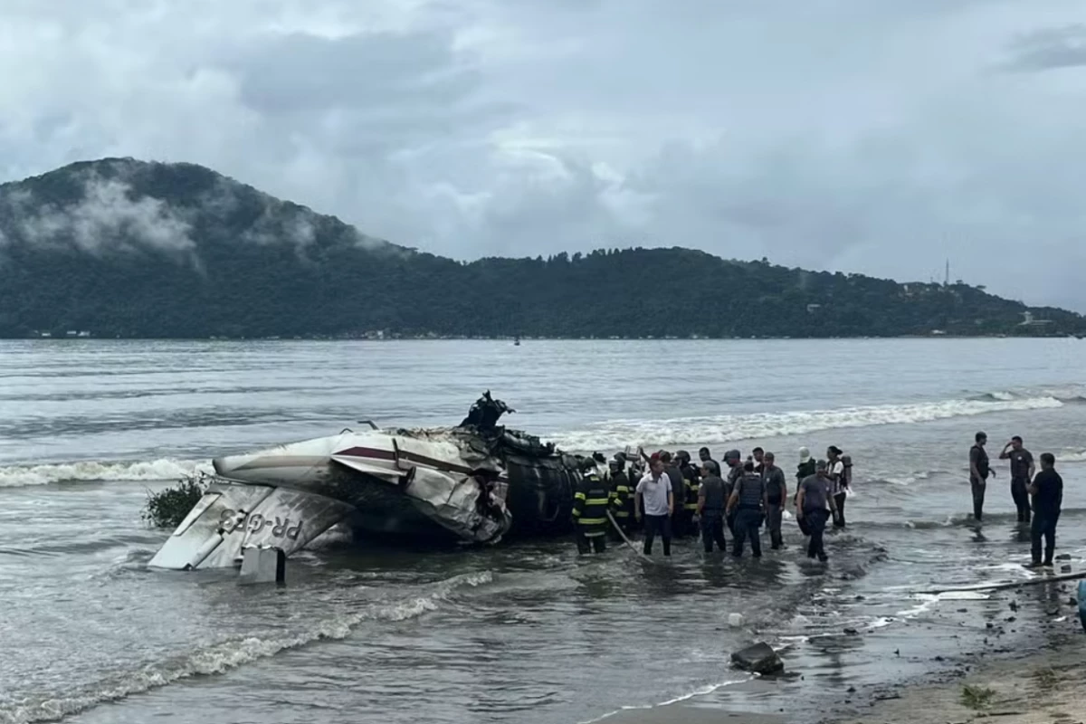 Em vídeo, Roberto Peterka analisa acidente aéreo em Ubatuba e aponta possível falha no sistema de frenagem 31 1News Brasil