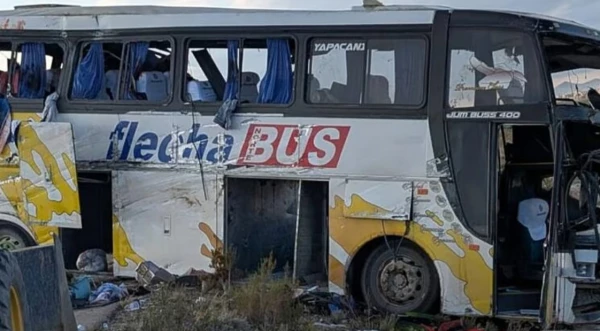 1740930318 737 Grave acidente entre 2 onibus deixa 37 mortos e pelo