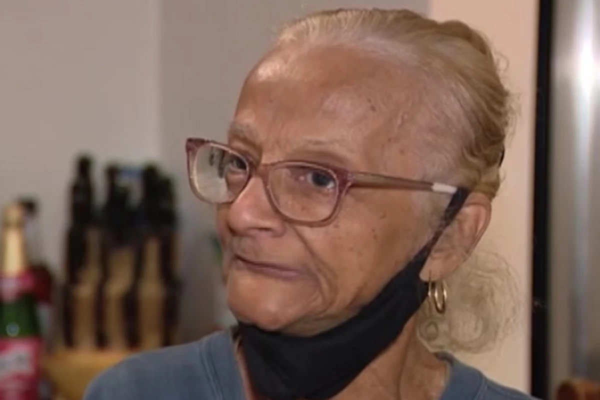 Mulher doa jaqueta com bilhete de loteria premiado; ela deixou de receber R$ 14 milhões 31 1News Brasil