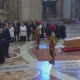 Principe William chega ao funeral do papa Francisco no.webp