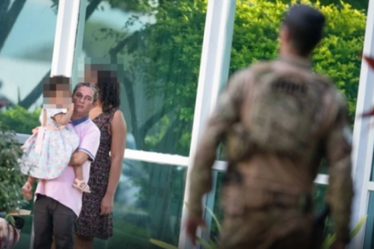 Ameaça de bomba? homem teria lançado objeto suspeito em frente a Ministério em Brasília: 'Ele ficava gritando' 31 1News Brasil