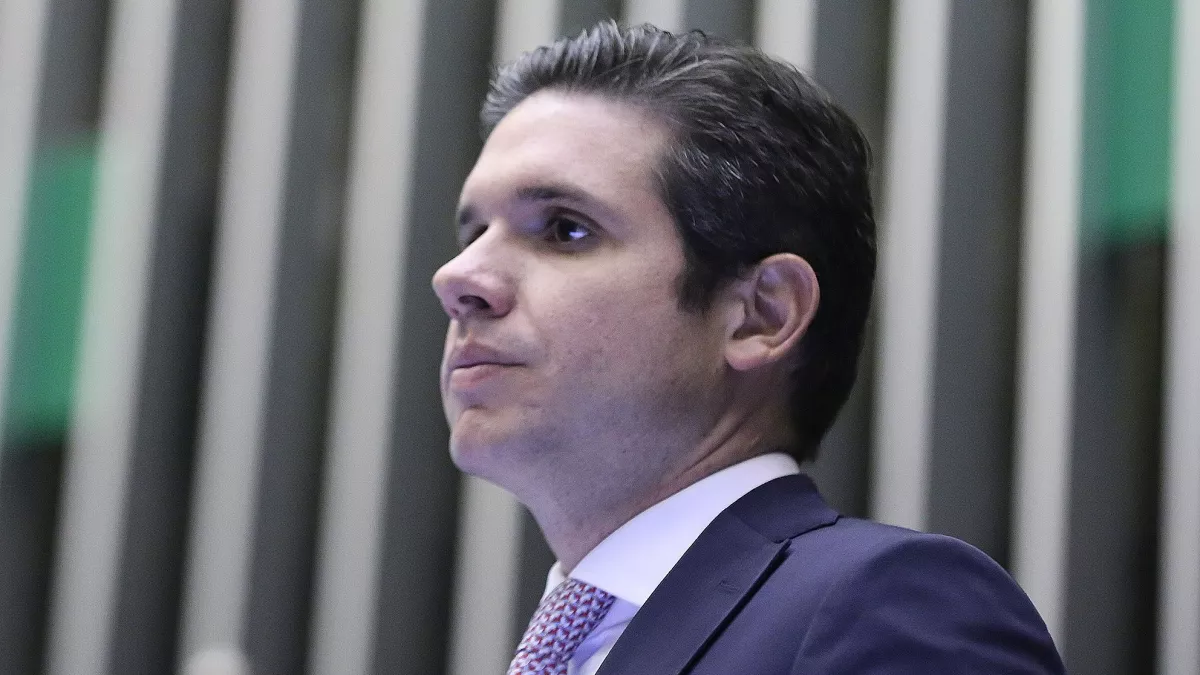 Apos reacao de Hugo Camara avalia retomar PEC que.webp