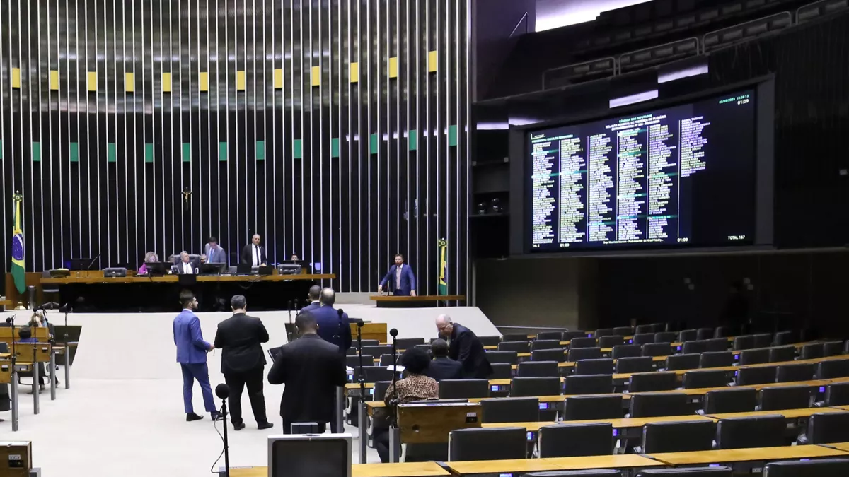 Camara aprova texto base de projeto sobre reajuste dos servidores.webp