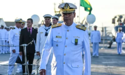 Comandante da Marinha assume ministerio da Defesa durante ferias.webp