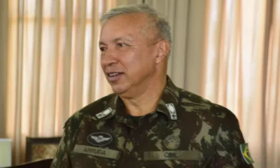 Ex comandante do Exercito demitido por Lula depoe em processo.webp