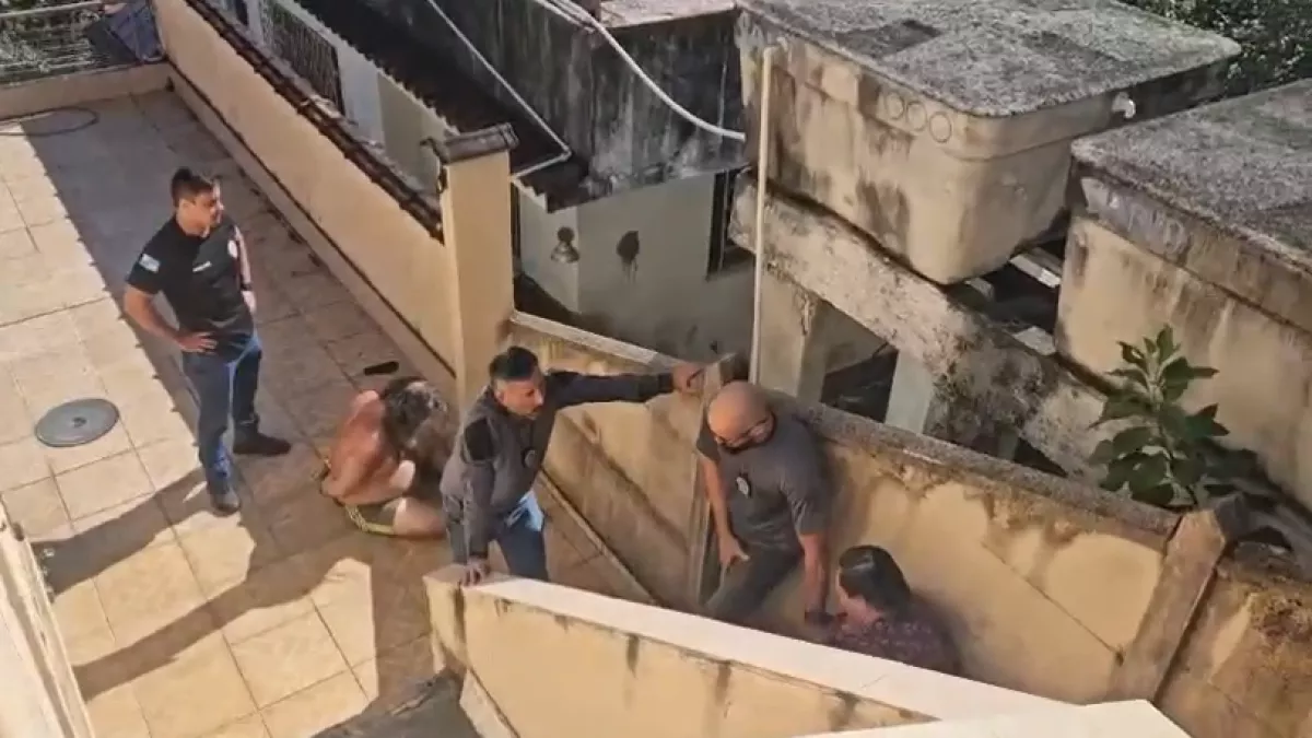 Irmaos sao presos por manterem corpo do pai por.webp
