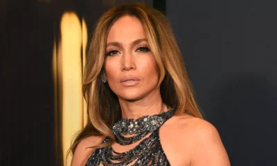Jennifer Lopez e processada por postar proprias fotos diz.webp