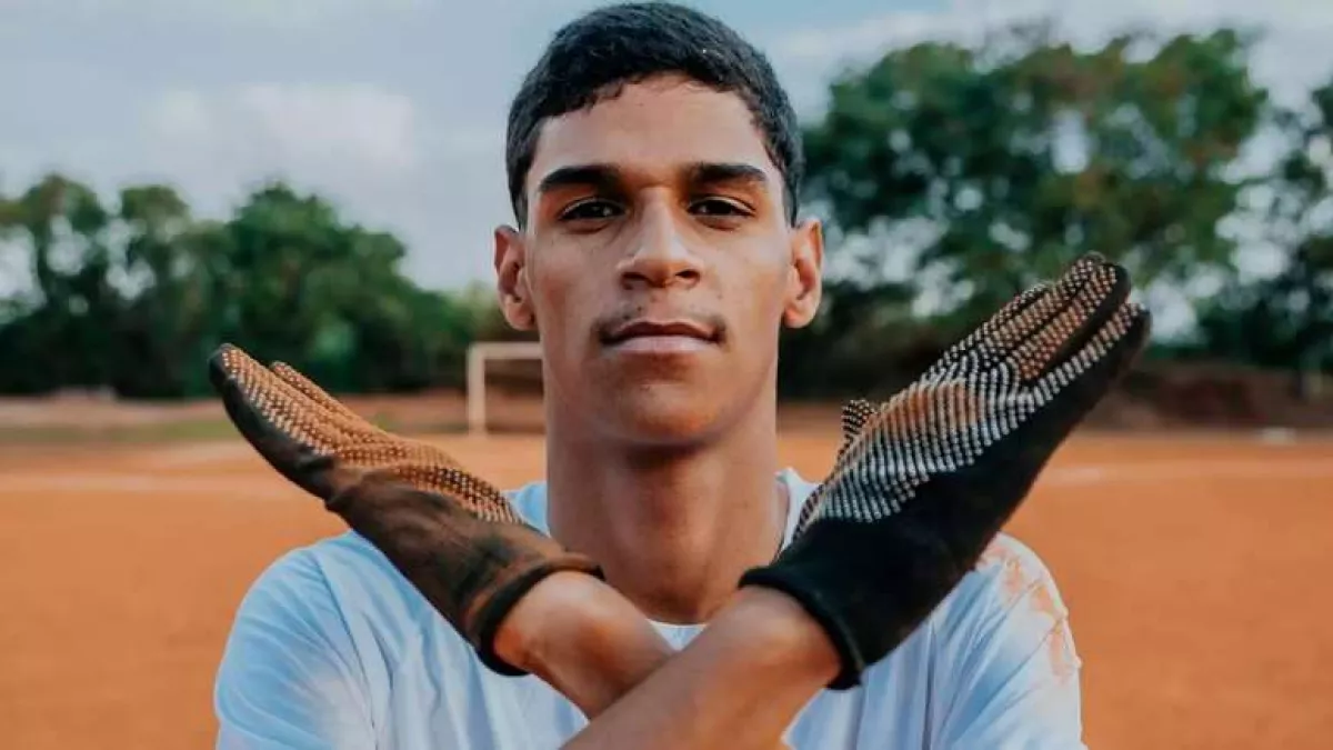 Luva de Pedreiro pede ajuda a cantor internacional para.webp