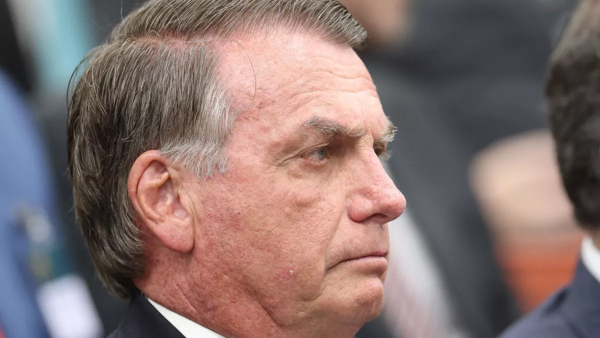 Nao vou sair do Brasil me prendam diz Bolsonaro.webp