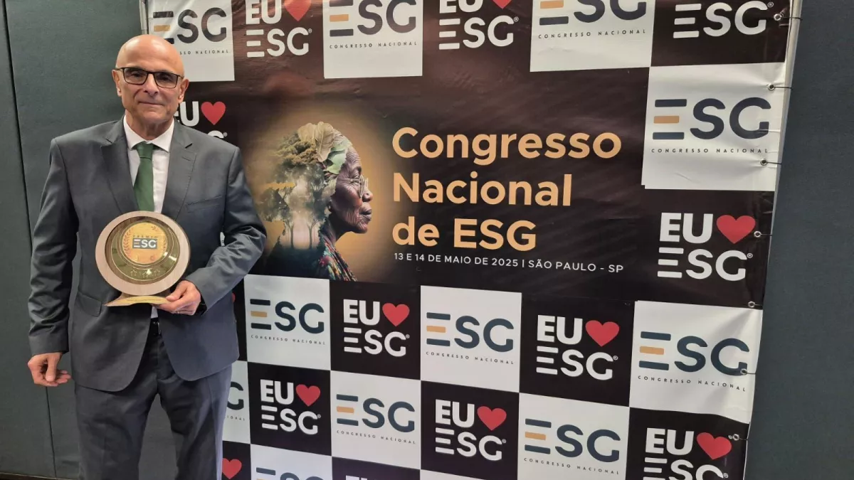 Pedro Cortes e homenageado no Premio ESG 2025.webp