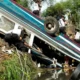 Queda de onibus em barranco deixa 51 mortos na.webp