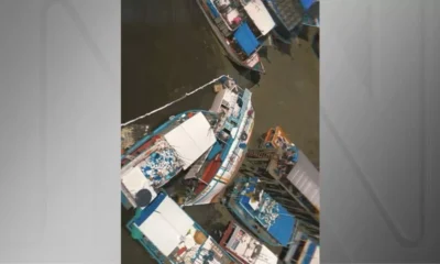 Vazamento de oleo em rio e contido apos embarcacao.webp
