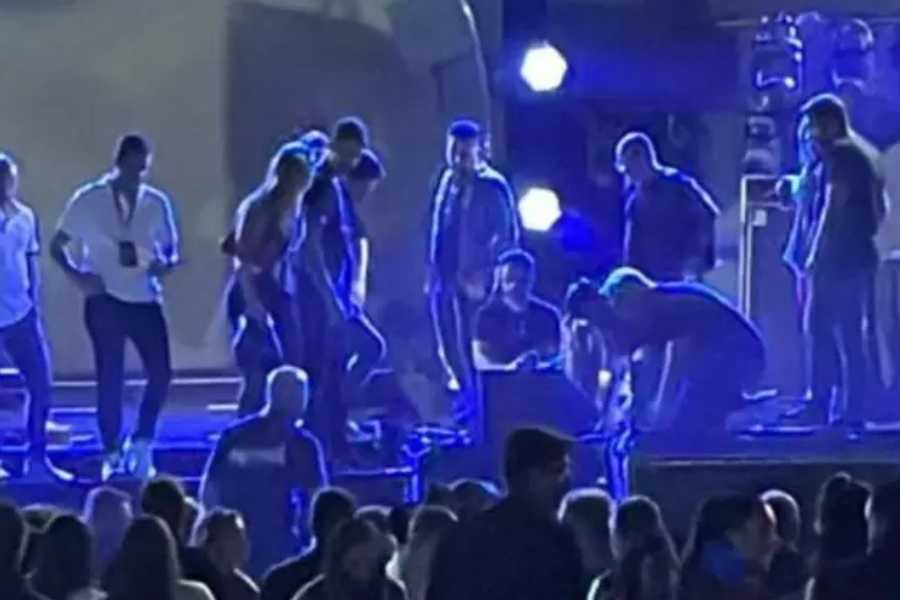 Marrone cai do palco e bate a cabeça e Show é encerrado em Goiânia 31 marrone.jpg