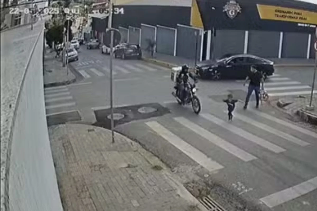 motociclista na contramão atropela menino de 4 anos 31 1News Brasil