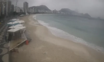 Alerta de ressaca com ondas de ate 3 metros.webp