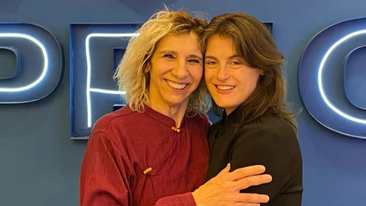 Alessandra Maestrini posta foto rara beijando namorada 26 anos.webp