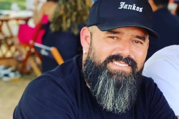 Cantor de forro passa mal durante show e morre ele