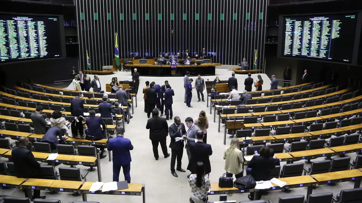 Deputados faltam sessao semipresencial e podem ter desconto no.webp