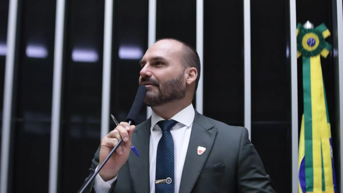 Estou nos EUA para defender a liberdade.webp