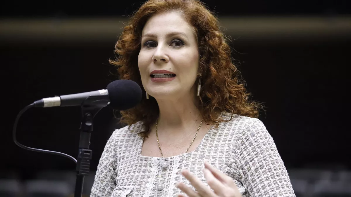 Interpol inclui Carla Zambelli na lista de foragidos internacionais.webp