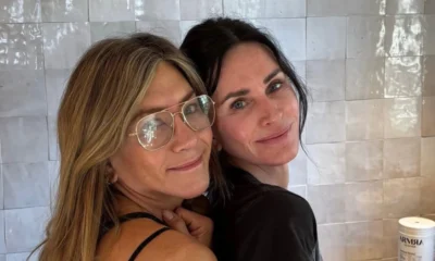 Jennifer Aniston posta clique inedito com Courteney Cox veja.webp