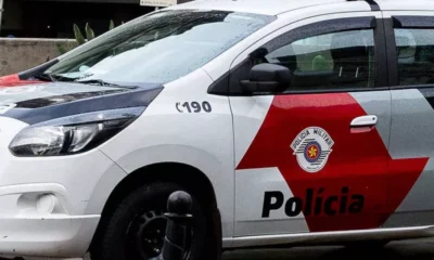 Jovem e presa suspeita de matar companheiro a facadas.webp