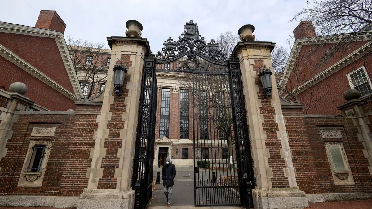 Juiza veta proibicao de Trump para estudantes internacionais em.webp