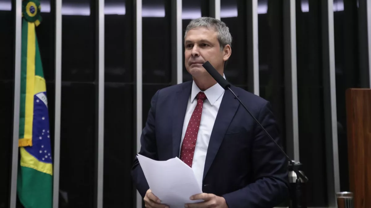 Lindbergh fala a PF nesta segunda sobre acao contra.webp