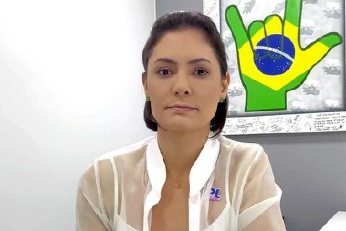 Michelle Bolsonaro se irrita com pergunta sobre julgamento de Bolsonaro no STF em evento 31 1News Brasil