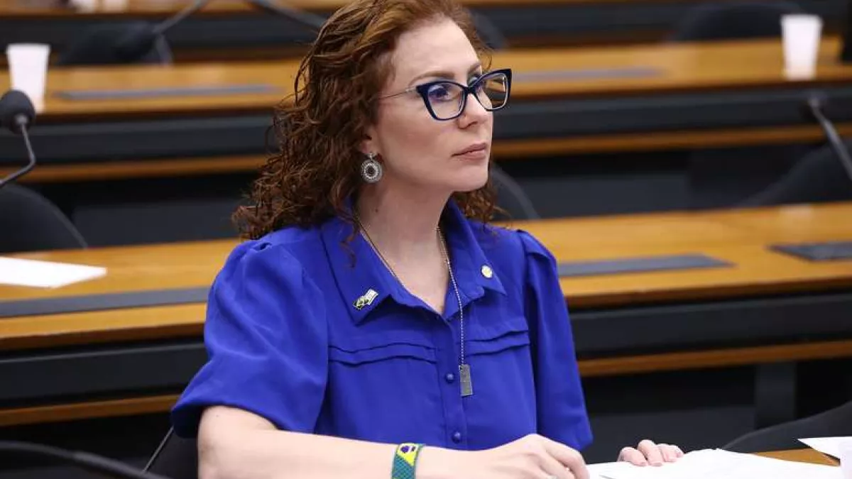 Moraes diz que viagem de Zambelli foi para fugir.webp