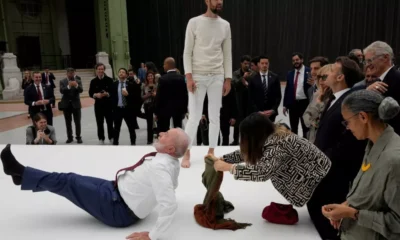 Na Franca Lula tenta repetir acrobacia durante exibicao.webp
